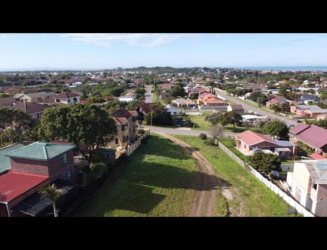 LAND FOR SALE IN ASTON BAY